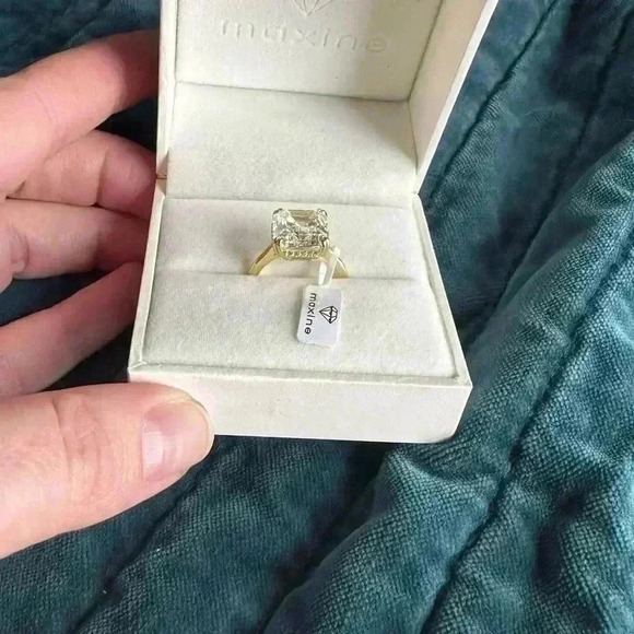 NWT Emerald Cut Simulated Engagement Ring 5.5CT Yellow plating over Silver sz 6 - Picture 6 of 10